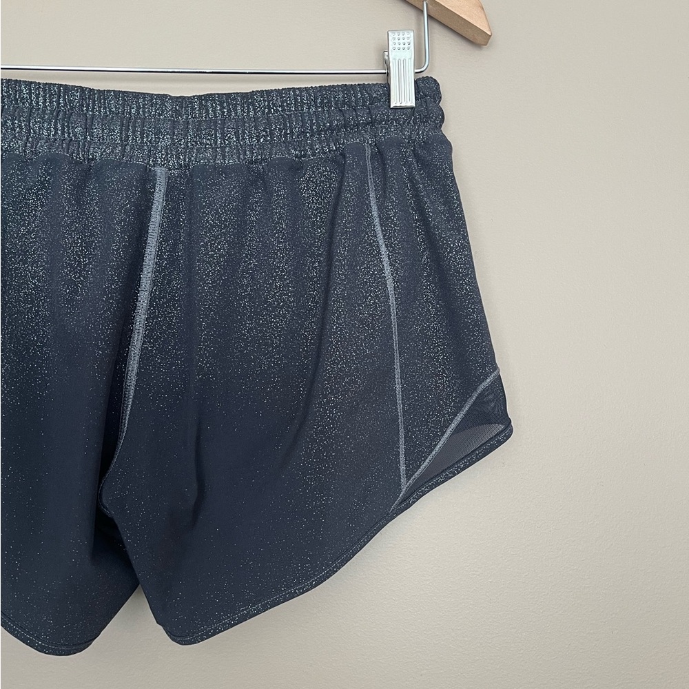 {Lululemon} Hotty Hot Short II Long 4" in Luminosity Foil Print Black Silver - 4 - Picture 6 of 10